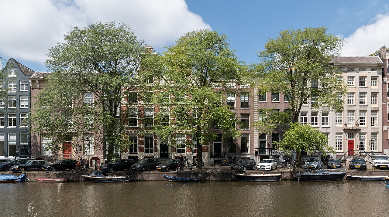 Grachtenpanden aan het Singel in Amsterdam, het werkgebied van De Amsterdamse Elektricien